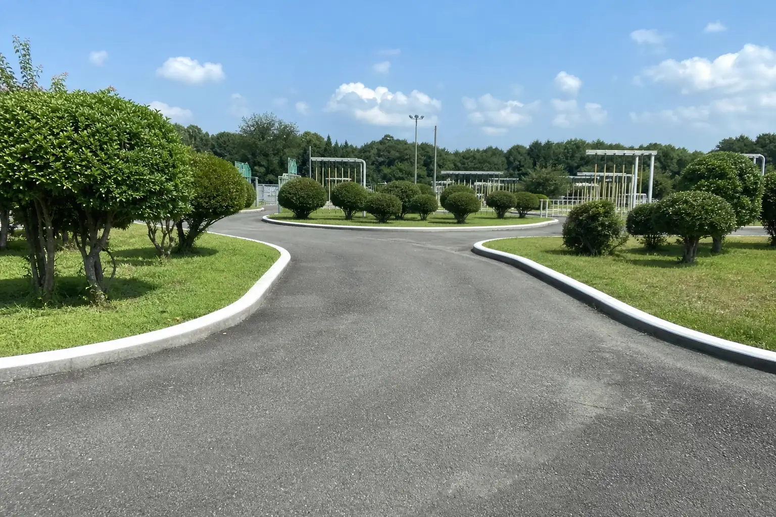 S字で目線をカーブの先に向けた時に見える、場内コースのS字の写真